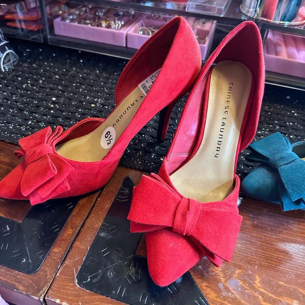Chinese laundry red pointed toe bow shoe